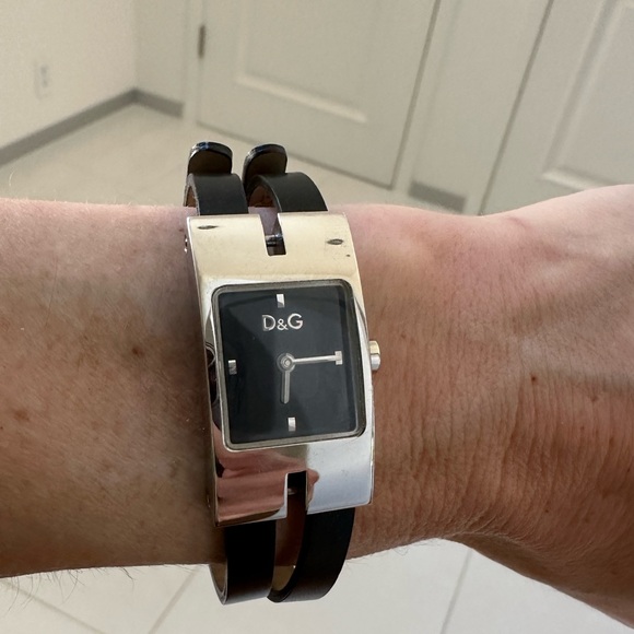 Dolce & Gabbana dual leather strap wrist watch (needs new battery) main image 6